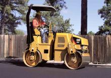 Тандемни вибрационни валяци Caterpillar CB24
