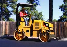Тандемни вибрационни валяци Caterpillar CB32