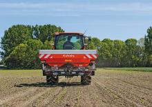 Техника за наторяване Kubota DSX 1875 hydr 