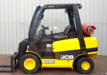 Телескопични манипулатори на материали JCB TLT25G  