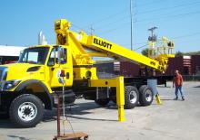 Телескопични вишки, монтирани на камион Elliott Equipment H90F HiReach