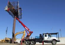 Телескопични вишки, монтирани на камион Elliott Equipment H90R HiReach