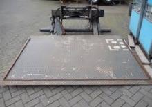 Товарни платформи ZEPRO BZ 150-131