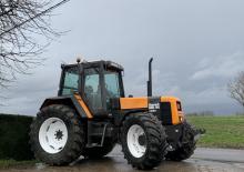 Трактори 4WD (задвиждане на четирите колела) Renault 180-94 TZ A