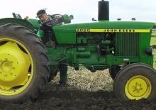 Трактори 4WD (задвиждане на четирите колела) John Deere 2020