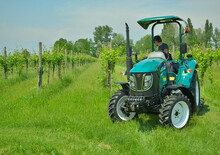 Трактори 4WD (задвиждане на четирите колела) Arbos 3055