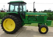 Трактори 4WD (задвиждане на четирите колела) John Deere 4040S