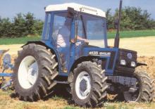 Трактори 4WD (задвиждане на четирите колела) New Holland 45-66 DT S/3435