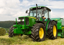 Трактори 4WD (задвиждане на четирите колела) John Deere 5080 G