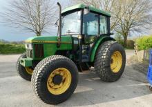Трактори 4WD (задвиждане на четирите колела) John Deere 5400 A N