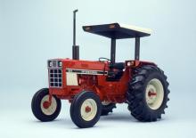 Трактори 4WD (задвиждане на четирите колела) International Harvester 684