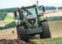 Трактори 4WD (задвиждане на четирите колела) Fendt 824 Vario Profi