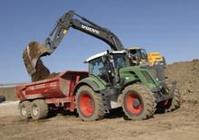 Трактори 4WD (задвиждане на четирите колела) Fendt 824 Vario SCR