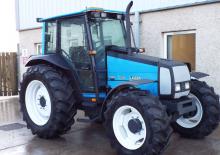 Трактори 4WD (задвиждане на четирите колела) Valtra 900-4