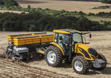 Трактори 4WD (задвиждане на четирите колела) Valtra A114
