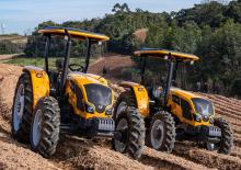 Трактори 4WD (задвиждане на четирите колела) Valtra A52s