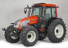 Трактори 4WD (задвиждане на четирите колела) Valtra A82