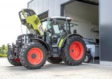Трактори 4WD (задвиждане на четирите колела) Claas Arion 420 Basic
