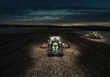 Трактори 4WD (задвиждане на четирите колела) Claas Axion 830 Cmatic