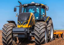 Трактори 4WD (задвиждане на четирите колела) Valtra BH224