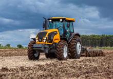 Трактори 4WD (задвиждане на четирите колела) Valtra BM110