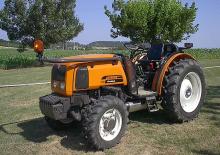 Трактори 4WD (задвиждане на четирите колела) Renault Fructus 120