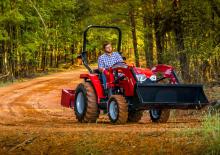 Трактори 4WD (задвиждане на четирите колела) Massey Ferguson MF 1835 E