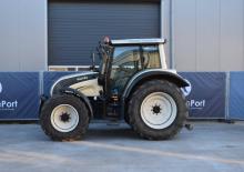 Трактори 4WD (задвиждане на четирите колела) Valtra N122