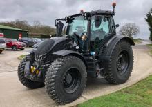 Трактори 4WD (задвиждане на четирите колела) Valtra N135H