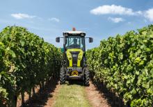 Трактори 4WD (задвиждане на четирите колела) Claas Nexos 240 VE