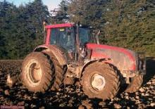 Трактори 4WD (задвиждане на четирите колела) Valtra T151e
