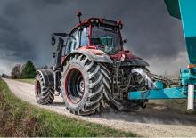 Трактори 4WD (задвиждане на четирите колела) Valtra T214H