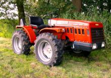 Трактори 4WD (задвиждане на четирите колела) Carraro Tigre 2500 A