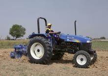 Трактори 4WD (задвиждане на четирите колела) New Holland TT75