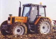 Трактори със задно задвижване Renault 103-52