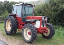 Трактори със задно задвижване International Harvester 1055
