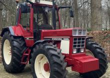 Трактори със задно задвижване International Harvester 1056