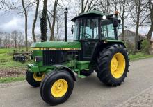 Трактори със задно задвижване John Deere 2250
