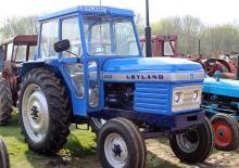 Трактори със задно задвижване Leyland 262