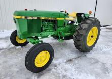 Трактори със задно задвижване John Deere 2640