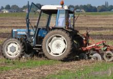Трактори със задно задвижване Ford-NH 4135