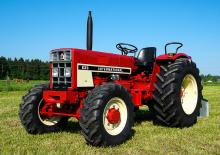 Трактори със задно задвижване International Harvester 633
