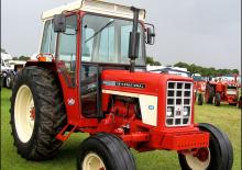 Трактори със задно задвижване International Harvester 674