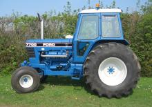 Трактори със задно задвижване Ford-NH 7700