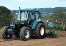 Трактори със задно задвижване Ford-NH 7740