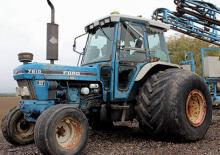 Трактори със задно задвижване Ford-NH 7810