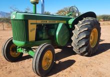 Трактори със задно задвижване John Deere 820