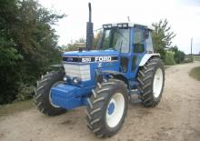 Трактори със задно задвижване Ford-NH 8210