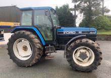 Трактори със задно задвижване Ford-NH 8240