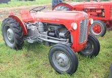 Трактори със задно задвижване Massey Ferguson 835